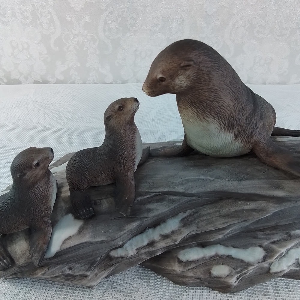 Lenox Fur seal family figurine from Wildlife of the seven continents - Picture 3 of 7